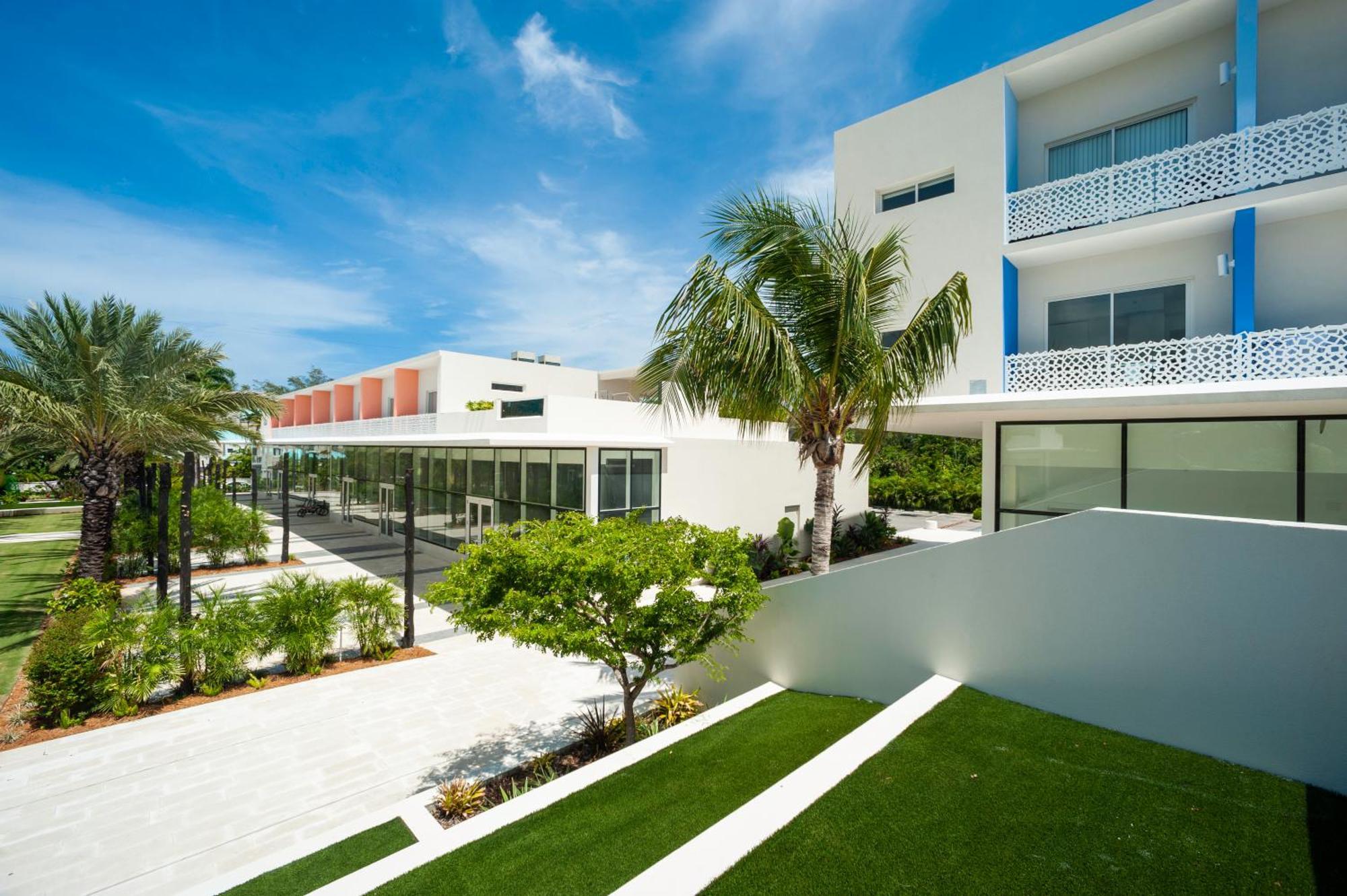 Aparthotel The Grove West Bay